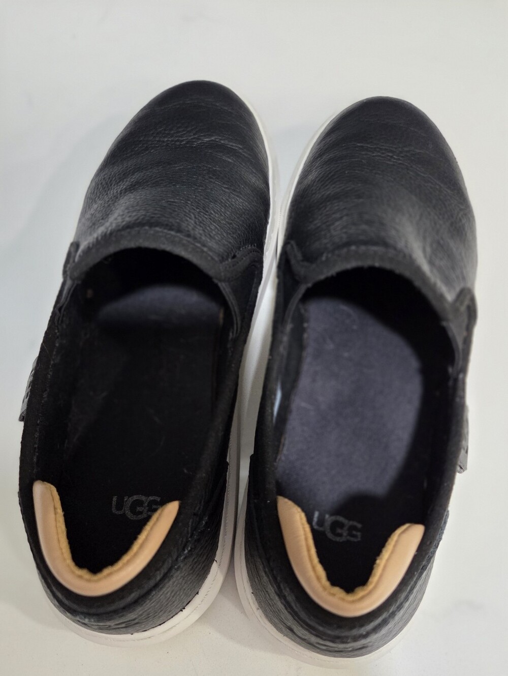 Ugg Alameda Slip On Black Pebbled Leather Sneaker Size 8 - Picture 9 of 9